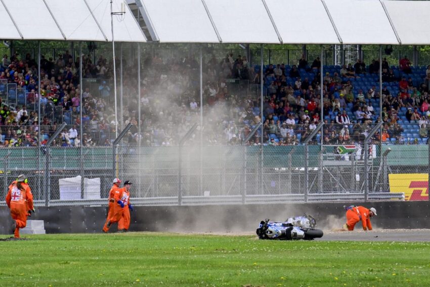 Apa yang terjadi pada ledakan MotoGP Silverstone di Trackhouse