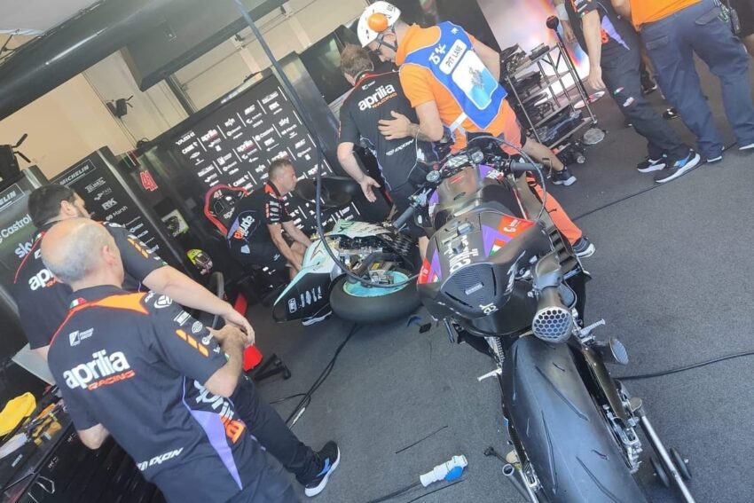 Garasi MotoGP 'hancur' dalam kecelakaan pit aneh yang melibatkan marshal