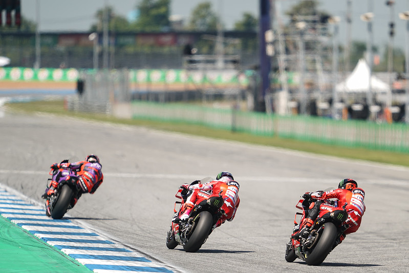 Buriram MotoGP Friday Round Up: Piling On The Pressure, And A Pit Lane Pile Up | MotoMatters.com