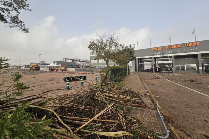 'Akan menjadi kesalahan' - Pembalap di final MotoGP di tengah banjir Valencia