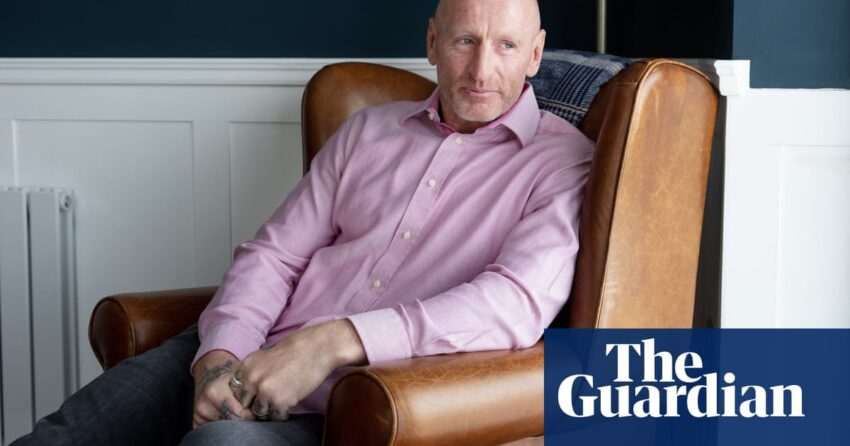 Gareth Thomas: 'Rugbi menghancurkan saya tetapi saya berhasil membangun kembali diri saya sendiri' | Gareth Thomas