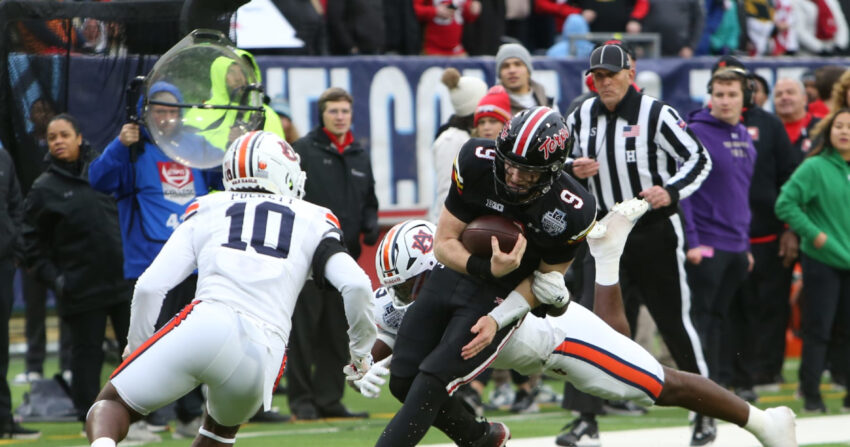 Kekeringan Permainan Auburn's Bowl Diganggu oleh Penggemar CFB saat Maryland Memenangkan Music City Bowl | Berita, Skor, Sorotan, Statistik, dan Rumor