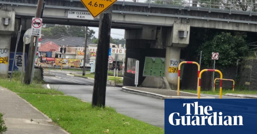 Chris Minns mengutuk grafiti Islamofobia yang 'menjijikkan' di barat Sydney saat polisi menyelidiki | Islamofobia