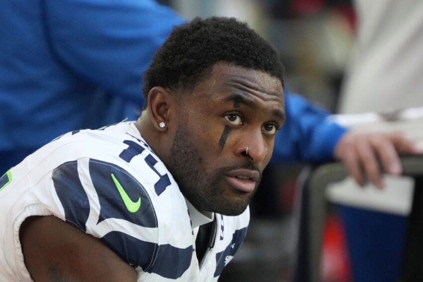 Seahawks Star Wide Receiver DK Metcalf telah meminta perdagangan, kata Sumber AP