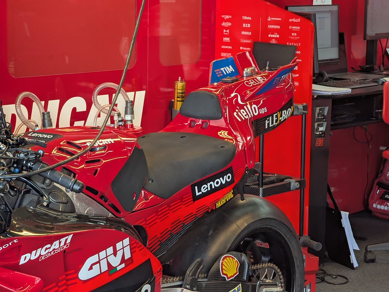 2025 Jerez MotoGP Test Round Up, Bagian 3: Ducati, KTM, Aprilia, dan Tangki Bahan Bakar | Motomatters.com