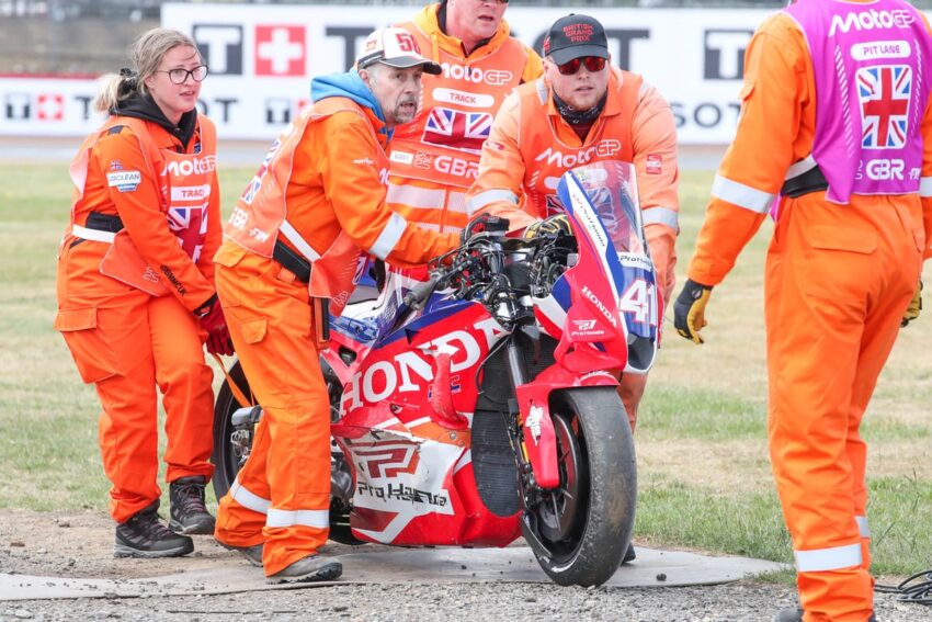 Bentrokan GP Inggris ini menghidupkan kembali dendam pertarungan gelar Motogp yang terlupakan