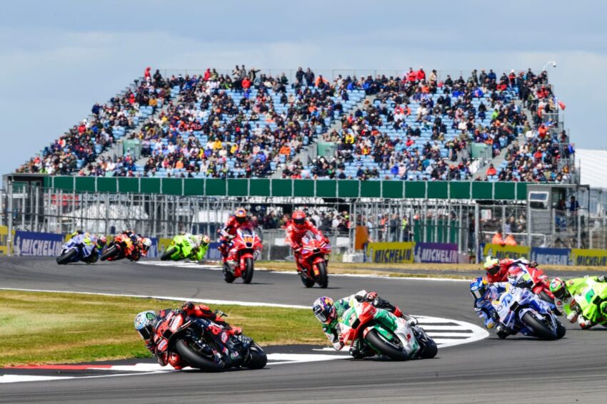 Bezzecchi memenangkan GP British MotoGP yang aneh setelah Heartararo Heartbreak