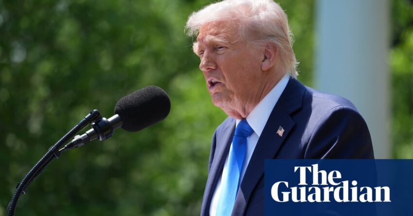 Trump untuk menangani siswa yang lulus di University of Alabama | Donald Trump
