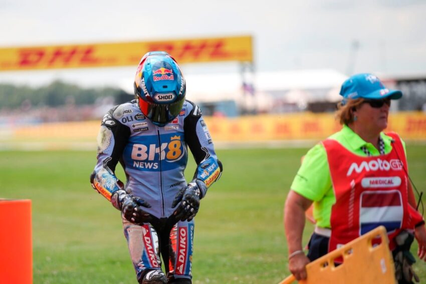 Alex Marquez membutuhkan operasi setelah bentrokan dengan Acosta