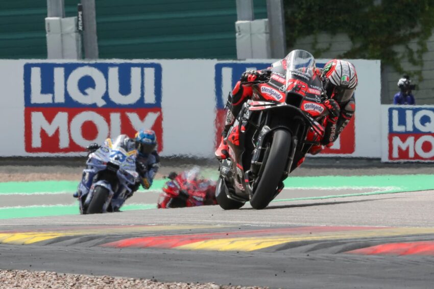 MotoGP memberikan kontrak baru dokter umum Jerman - dengan peringatan keamanan utama