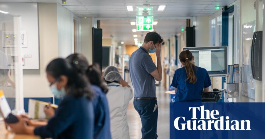 Pasien di daerah Inggris yang paling miskin menunggu lebih lama untuk pengobatan NHS, data mengungkapkan | NHS
