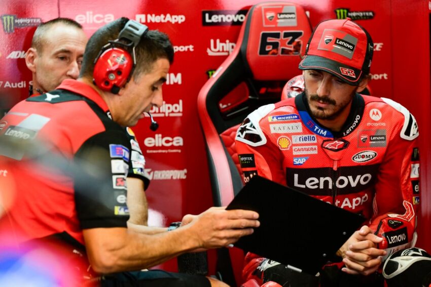 'Bagaimana bisa?' - Bagnaia Battling Test Riders di Barcelona