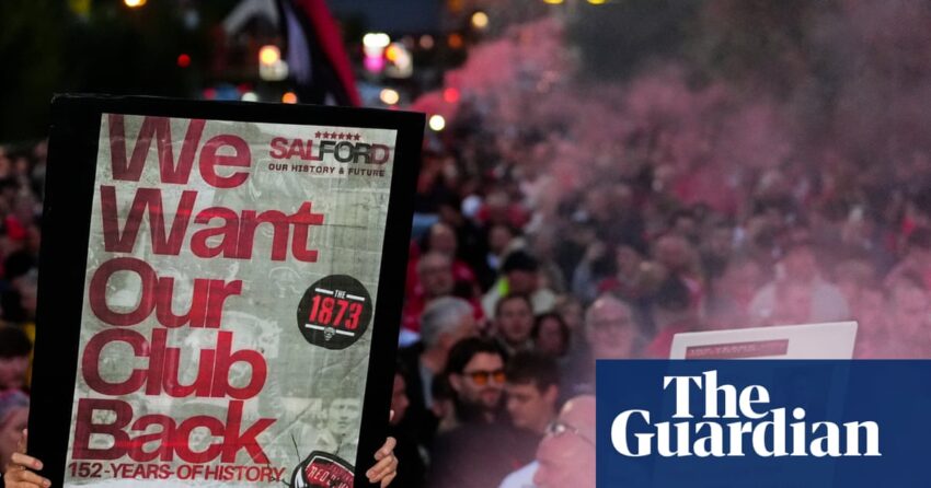 Angry Fans Storm pitch sebagai musim akhir Salford dalam kekalahan dan menghadapi kepunahan | Liga Super