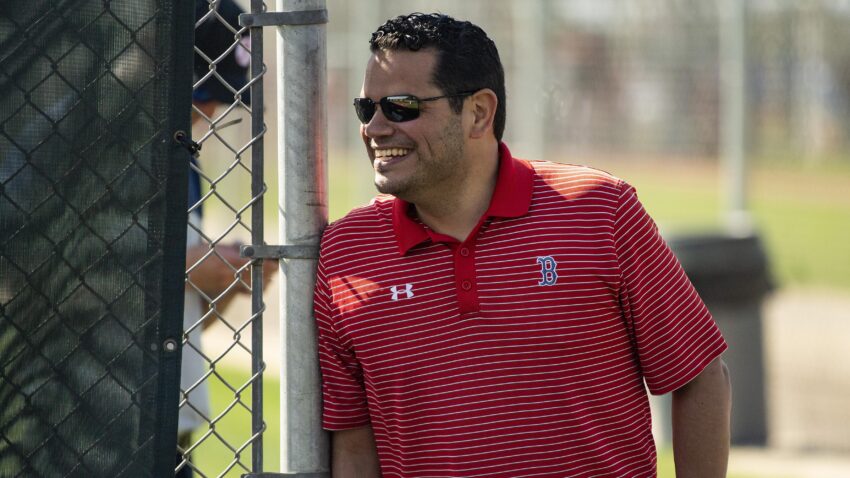 Asisten Red Sox GM Eddie Romero Dilaporkan Wawancara untuk Pekerjaan Eksekutif Nationals Top