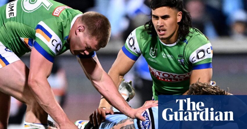 Cronulla Battle Back melawan Canberra sebagai Nicho Hynes mendapatkan Hiu Hormat | Nrl