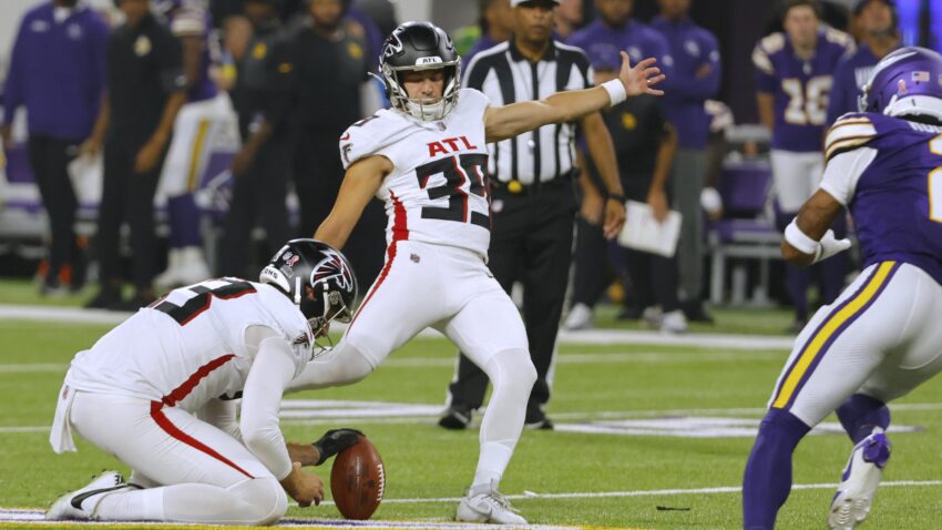 Falcons 'Parker Romo, Leonard Floyd Meet di Video Postgame After Kicker Membuat 5 FGS