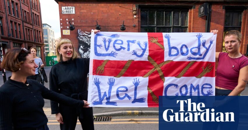 Seniman Inggris merebut kembali bendera St George dengan pesan inklusivitas | Manchester