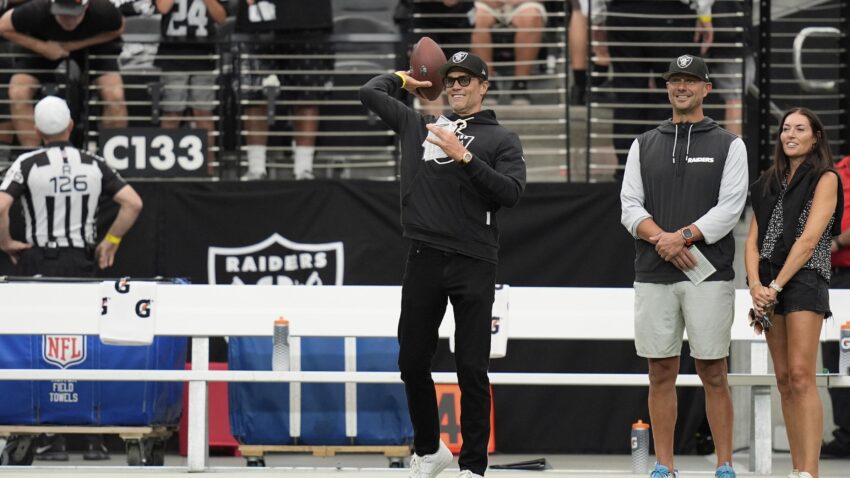Tom Brady membahas rencana permainan, film dengan raiders oc chip Kelly 2-3 kali per minggu