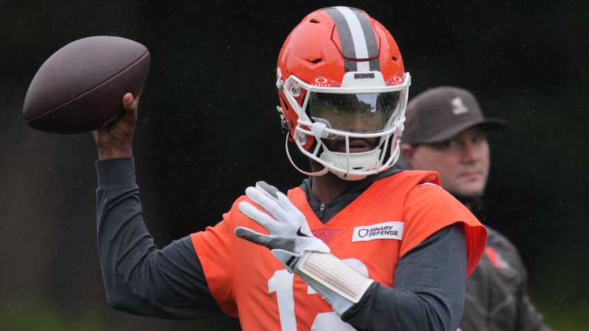 Browns HC tidak berkomitmen untuk Shedeur Sanders sebagai QB2 setelah Joe Flacco diperdagangkan ke Bengals
