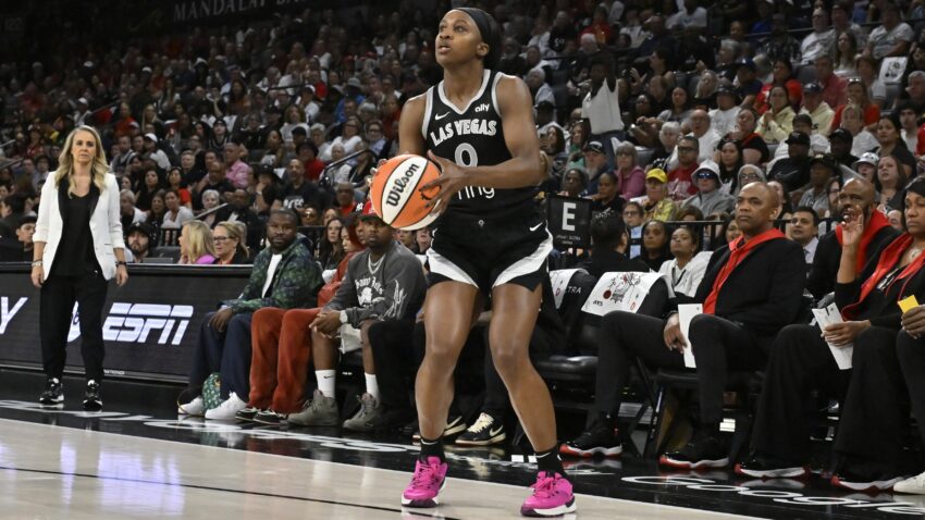 "Jackie Young Mengatakan Pemain WNBA Menginginkan 'Apa yang Pantas Kami Dapatkan' dalam Pembicaraan CBA di Video Baru".