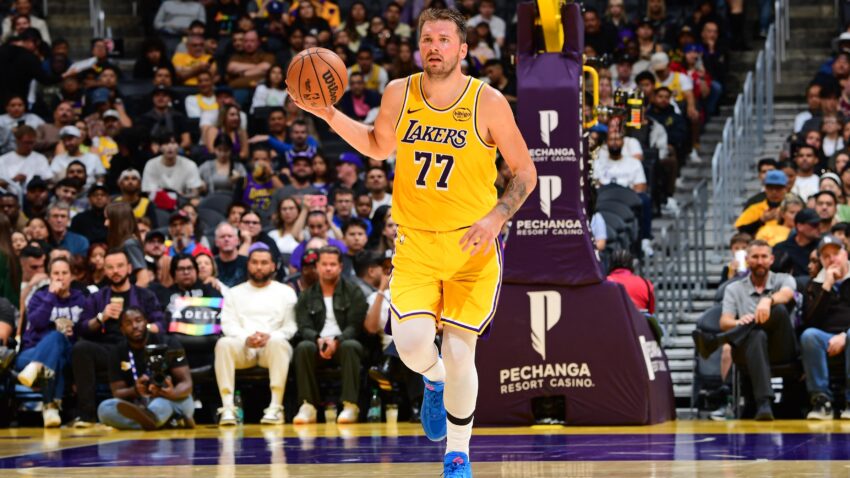 Luka Doncic, Lakers Buat Fans NBA Terkesan dengan Tampilan Pertama Starting Lineup vs
