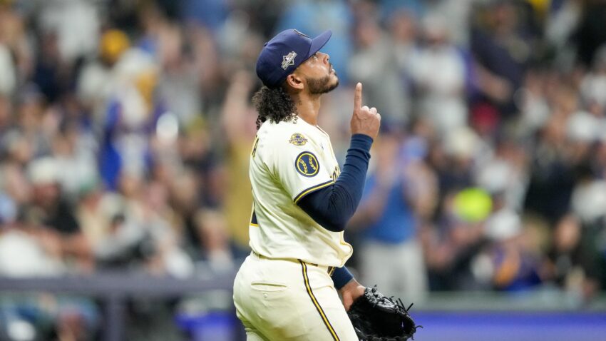 Brandon Woodruff Menolak Opsi Kontrak Brewers $20M, Freddy Peralta $8M Diambil