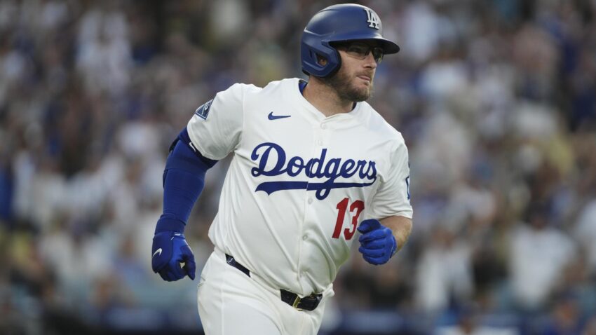 Dodgers Dilaporkan Menggunakan Opsi Kontrak Max Muncy senilai $10 Juta Setelah Kemenangan Seri Dunia