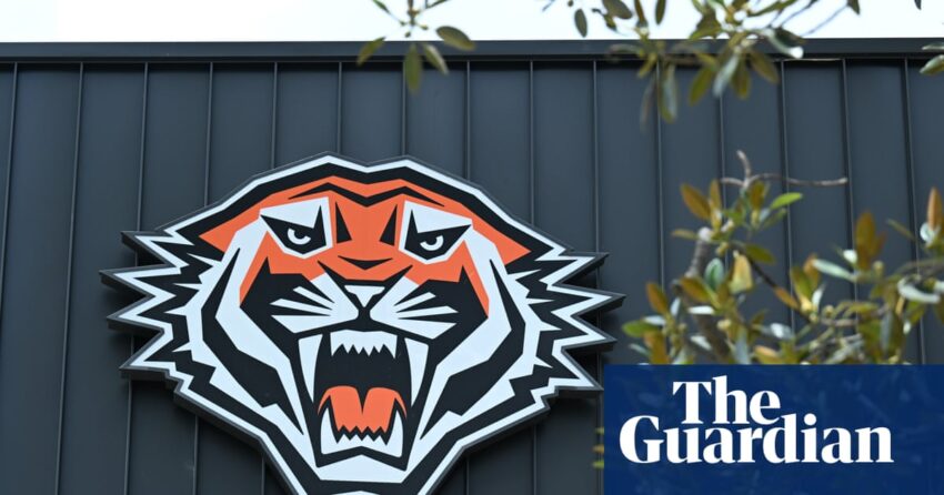 Kekacauan merajalela di Wests Tigers: bagaimana keadaan menjadi begitu mengerikan di klub NRL yang diperangi? | NRL